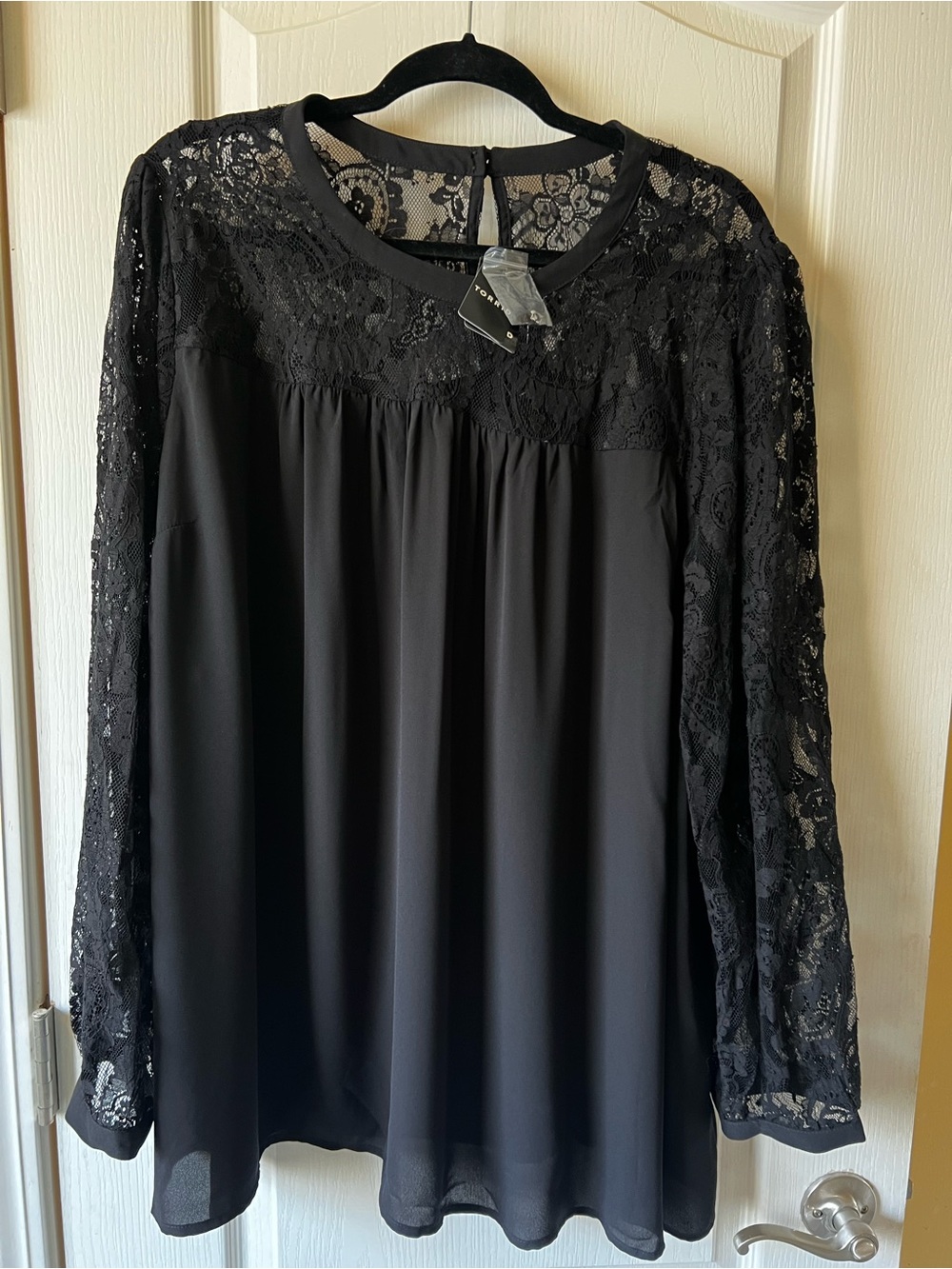 NWT Torrid 4 Black Lace Yoke Long Sleeve Blouse